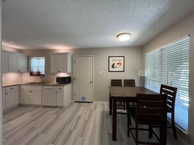 Building Photo - 3860 Beaumont Ln