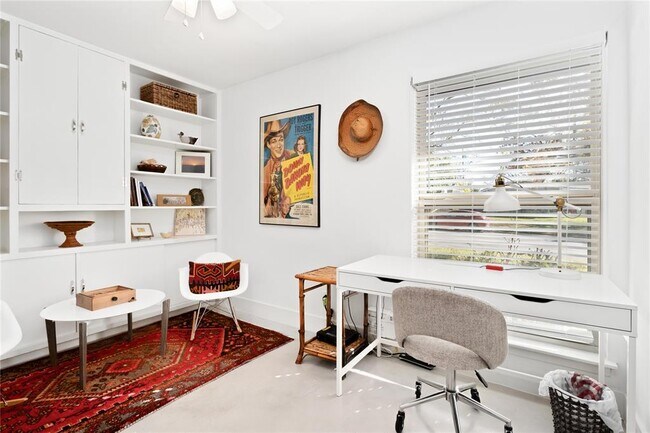 Building Photo - 4620 Englewood Dr