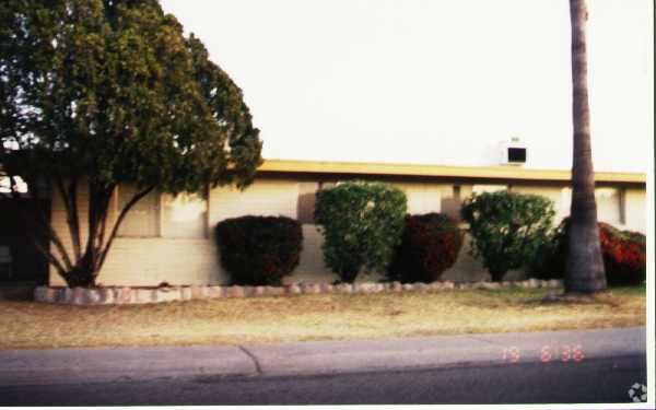 Building Photo - 3202 N 67th Pl