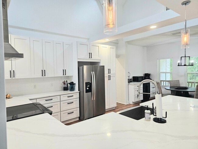 Building Photo - Tranquil Porch Retreat