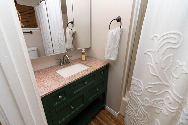 Building Photo - 3 Bedroom 2 Bath Gambrel Nestled in Big Bear City