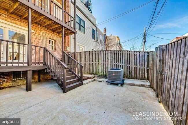 Building Photo - 535 Gresham Pl NW