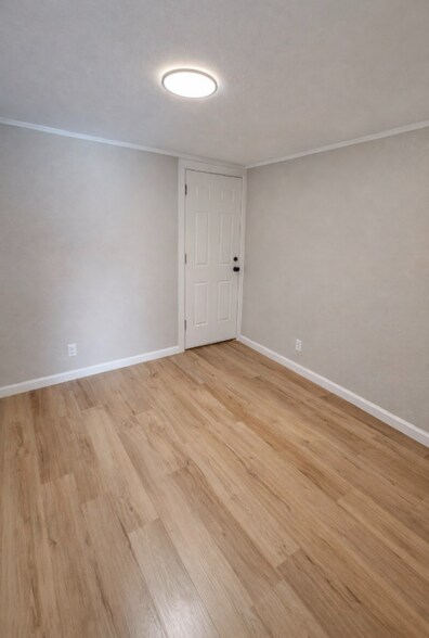 Building Photo - 1126 E Moreno Ave