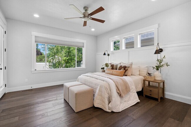 Building Photo - Modern Rustic Luxury Just Minutes from Dow...