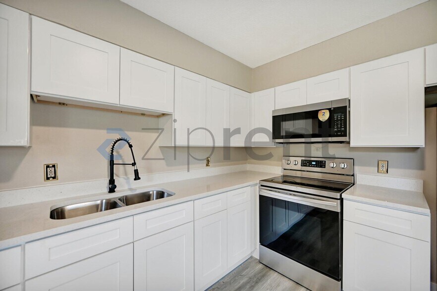 Building Photo - Unit A