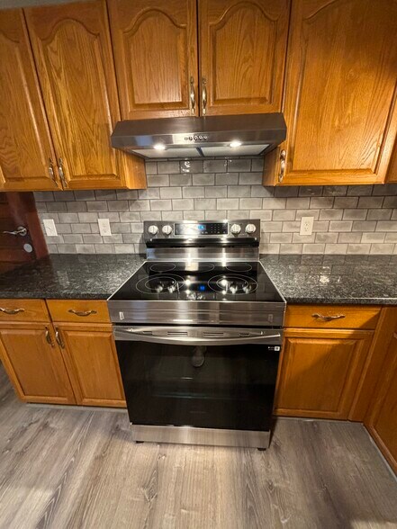 Primary Photo - 27 Parkside Ave