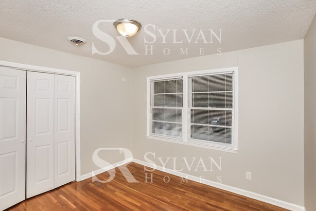 Building Photo - Prepare to be impressed by this 4 bedroom,...