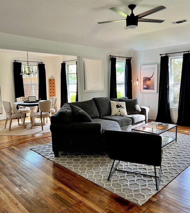 Building Photo - Amazing 3 Bed, 2 Bath Rental in Desirable Oakhurst Subdivision of Fort Worth- 76111