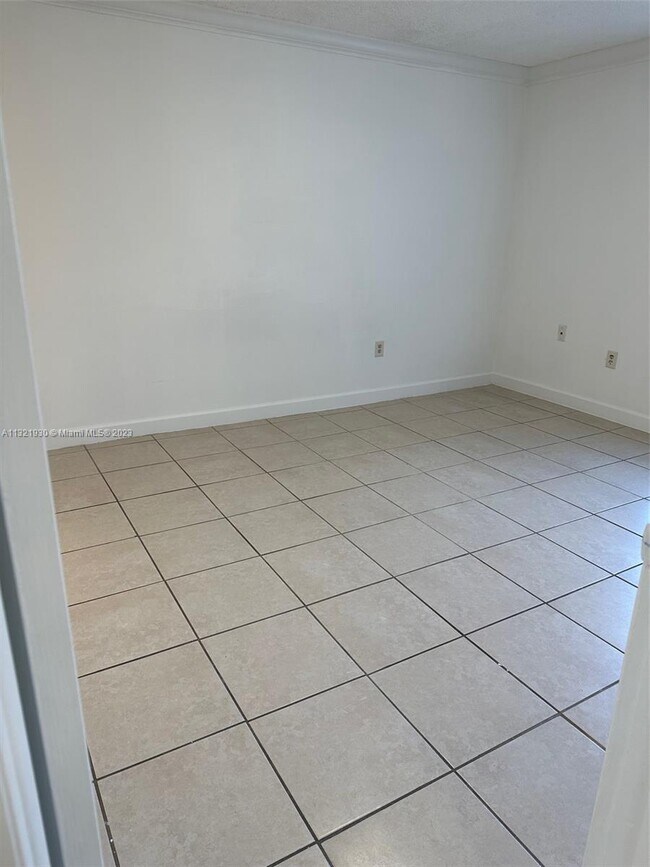 Building Photo - 6320 SW 138th Ct