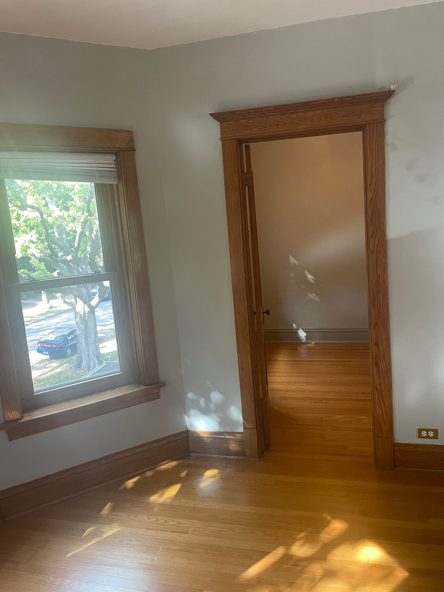 Building Photo - 1046 S Scoville Ave