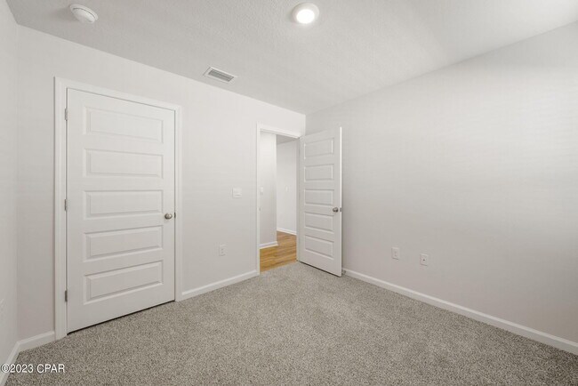 Building Photo - 5033 Rivergrass Dr