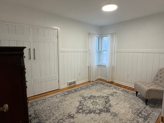 Building Photo - 181 W Custer Ave