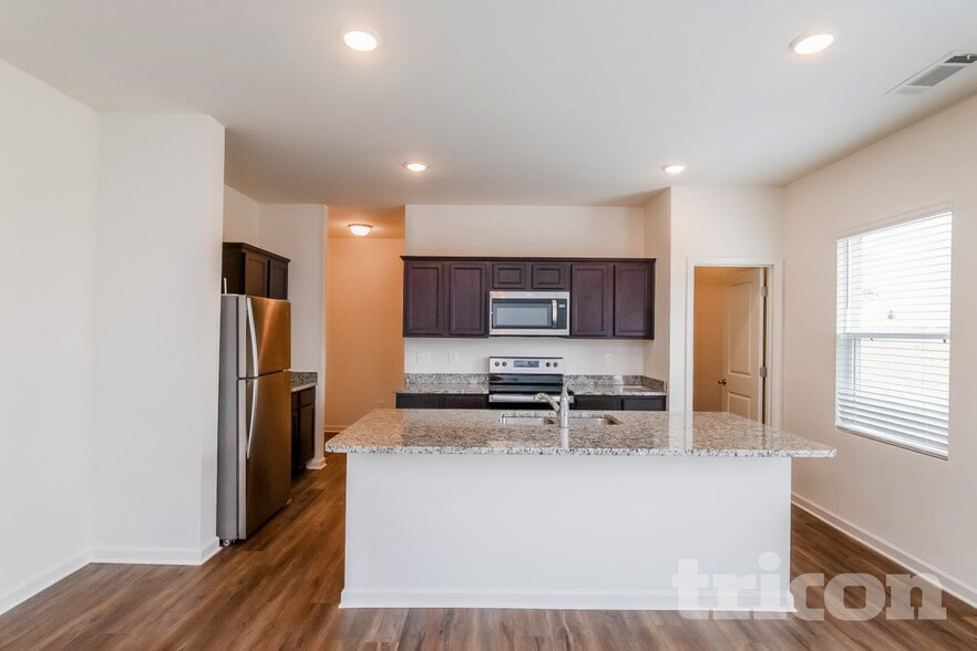 Building Photo - 1044 Hudson Ct