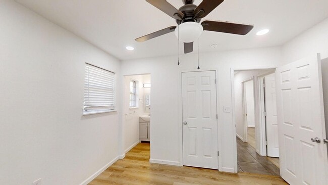 Building Photo - 1202 Sunshine Dr