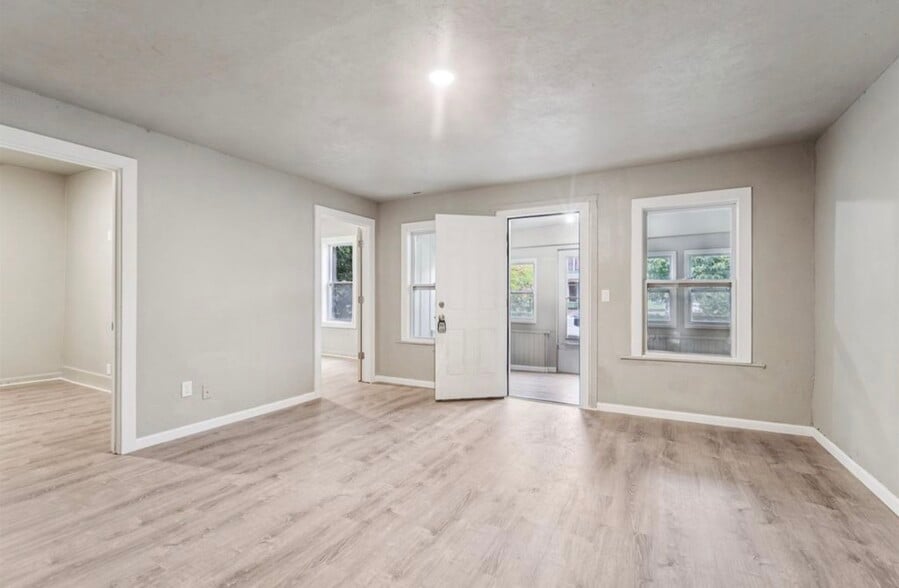 Living - 200 W Beacon Ave