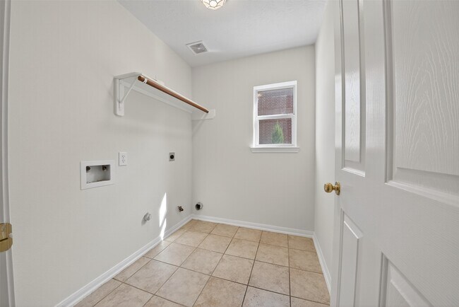 Building Photo - 7907 Swan Hollow Ct