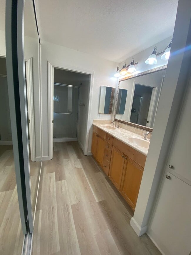 Building Photo - Beautiful Downstairs Two Bedroom Two bath Condo available now!!!!  Located in the Casa Del Partri...