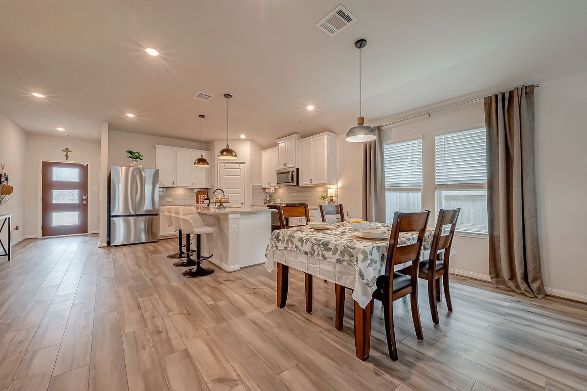 Building Photo - 2114 Cherryvale Dr