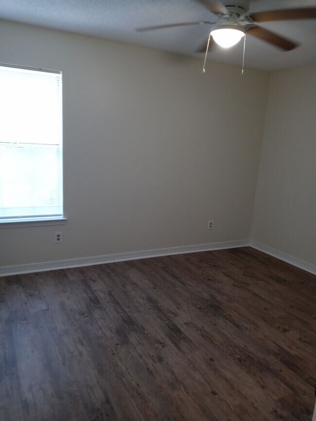 Primary Photo - Cute remodeled home