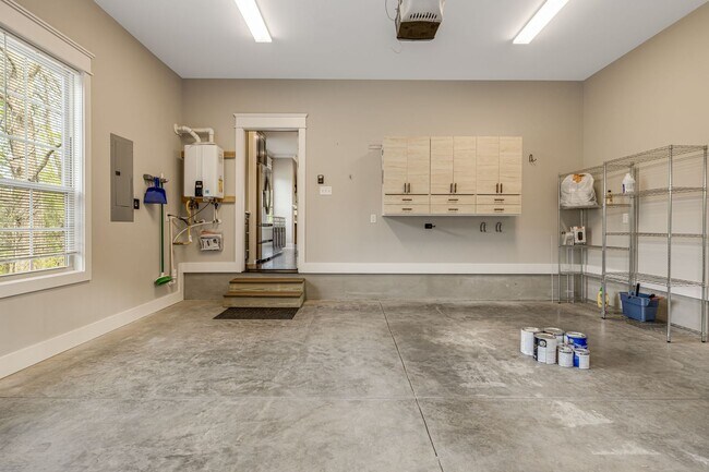 Building Photo - Stunning 3-Bedroom Townhome in Black Mountain's Sweet Birch Commons