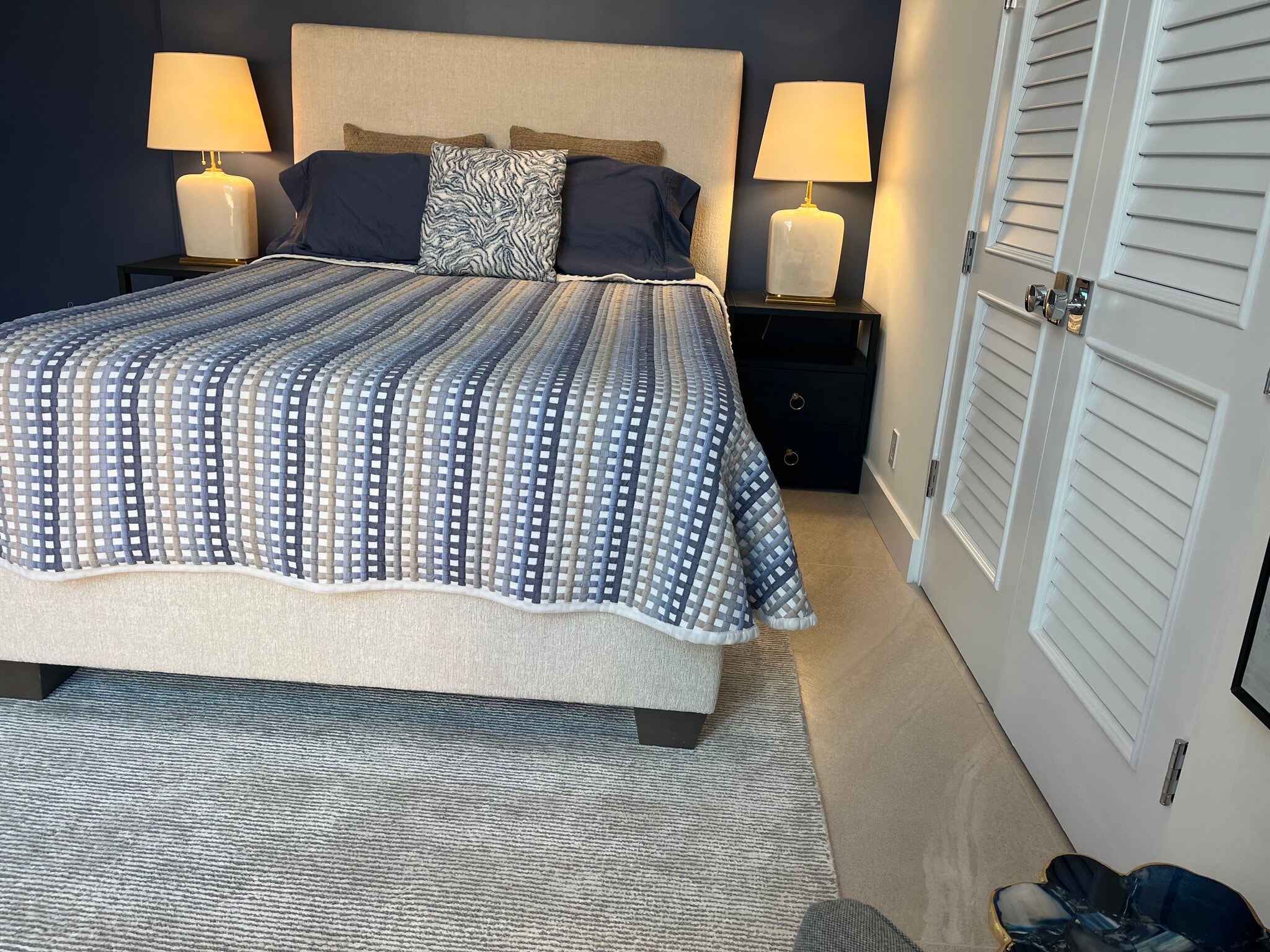 Second bedroom overlooking front courtyard - 47094 El Menara Cir