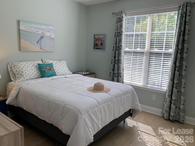 Building Photo - 9033 Rosalyn Glen Rd