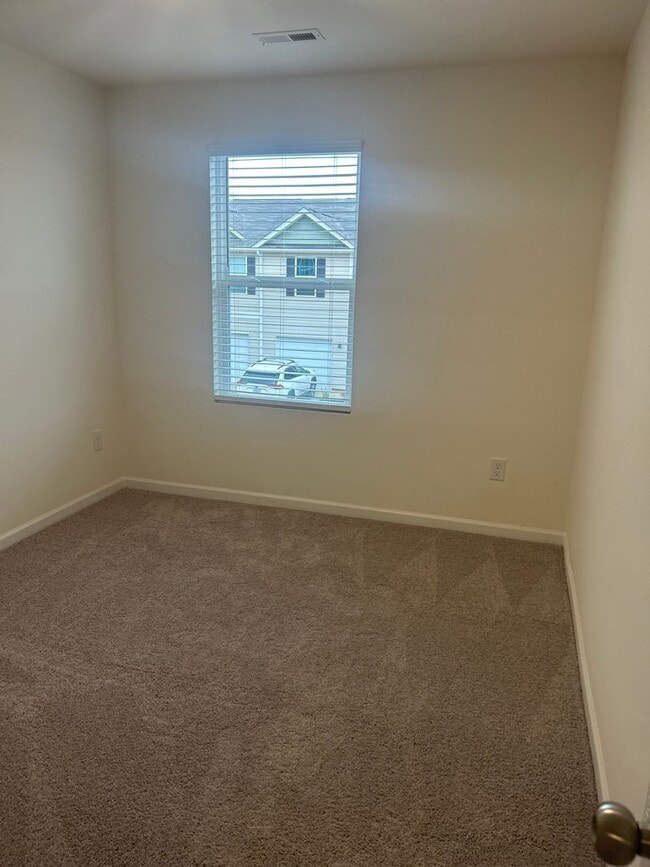 Building Photo - Brand new Townhome in Newton