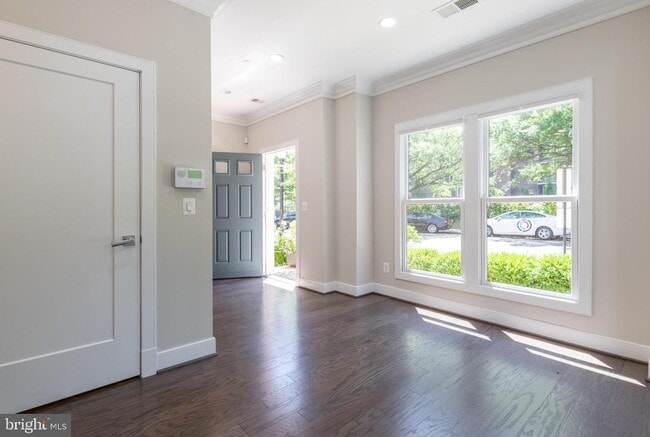 Building Photo - 1527 16th Rd N