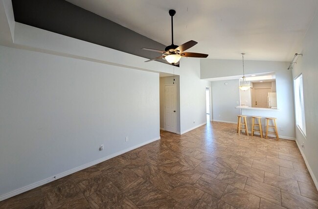 Building Photo - 2 Bedroom Condo in the Sonoma Village Comm...