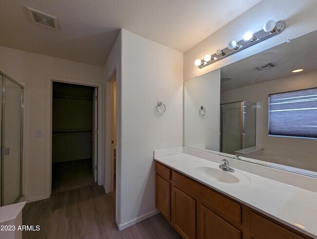 Building Photo - 5794 W Golden Ln