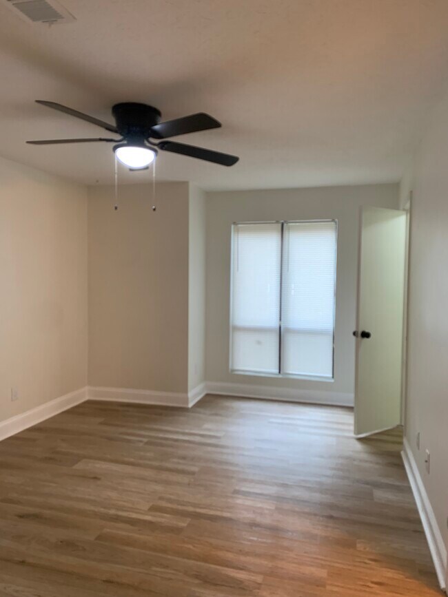 Building Photo - 524 Warm Springs Cir