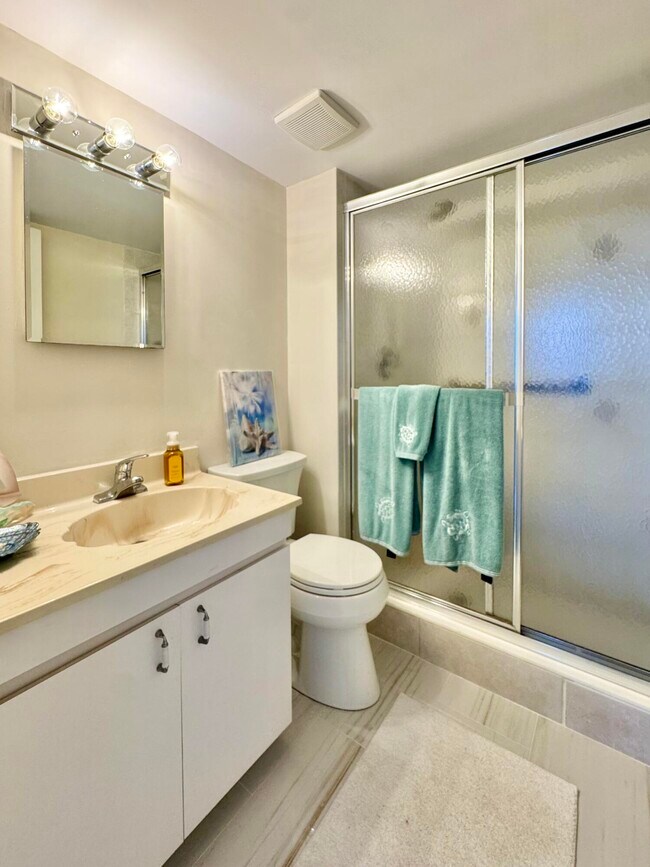 Building Photo - 9940 S Ocean Dr