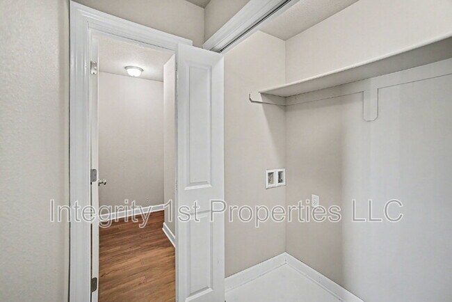 Building Photo - 10510 Clubhouse Dr