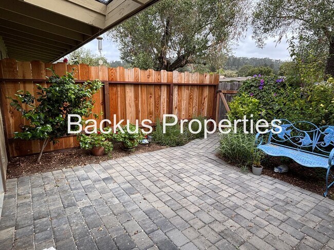 Building Photo - Wonderful studio in Hacienda Carmel