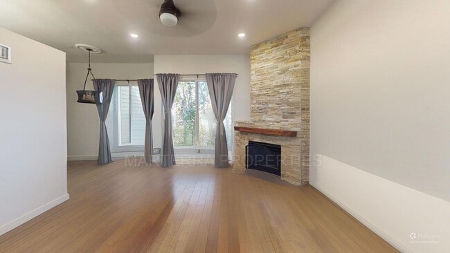 Building Photo - Beautiful 2-Bedroom/2-Bathroom Townhome