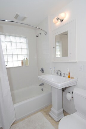 Building Photo - 4302 Oak St