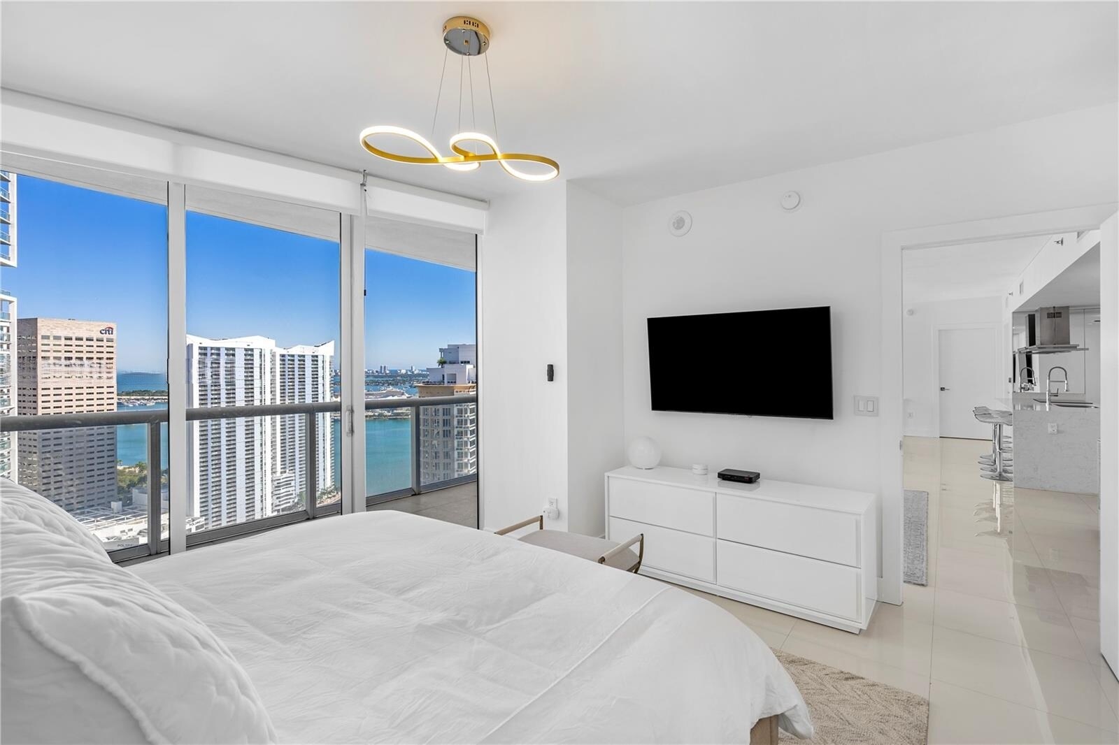 Building Photo - 495 Brickell Ave
