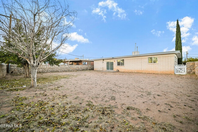 Building Photo - 5520 Edinburg Dr