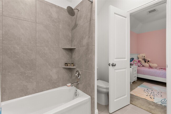 Building Photo - 28230 Emerald Bnd