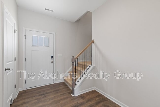 Building Photo - 49 River Bank Rd