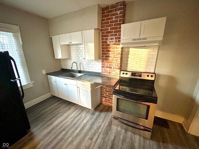 Building Photo - 1134 Lasalle St