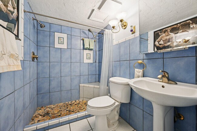 Building Photo - 11000 S Ocean Dr