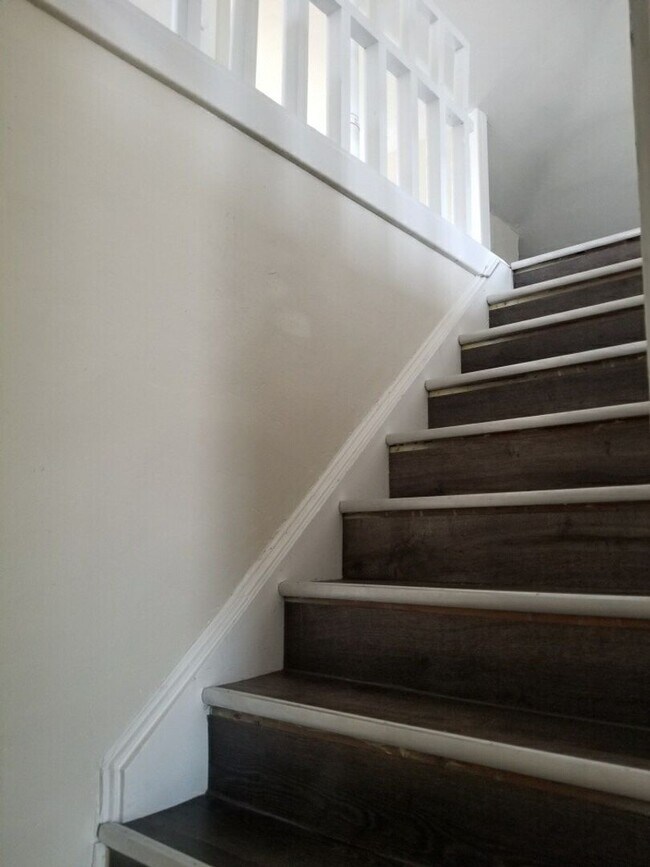 Building Photo - 1205 W Yakima Ave