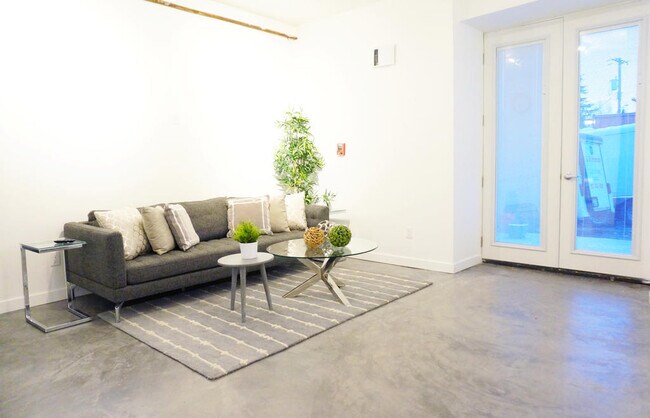 Building Photo - Madison View - 1 bedroom