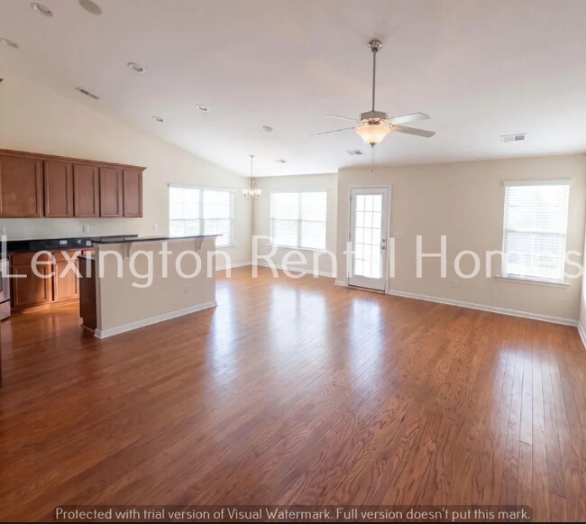 Building Photo - 152 Castlefield Dr