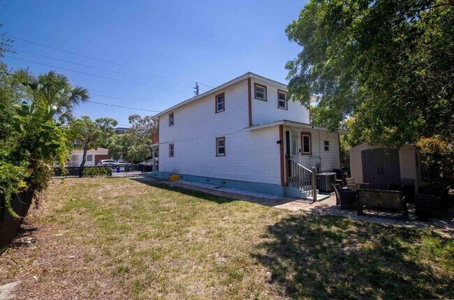 Building Photo - 915 3rd St