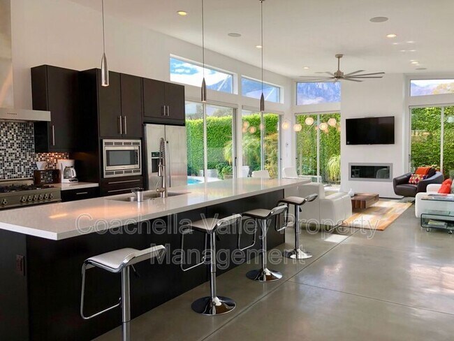 Building Photo - 2706 Alexander Club Dr