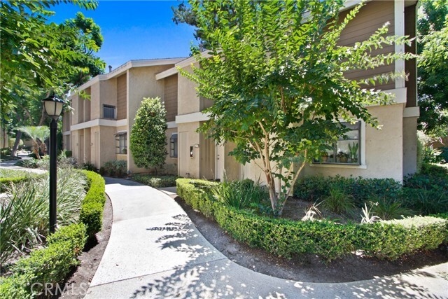 Building Photo - 75 Lakepines