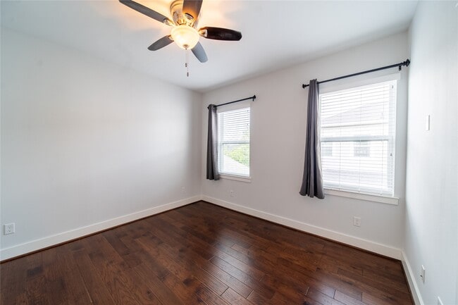 Building Photo - 1427 W 23rd St