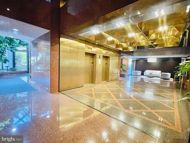 Building Photo - 1530 Key Blvd